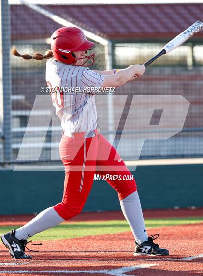 Thumbnail 2 in Marcus vs. Allen (Allen Tournament) photogallery.