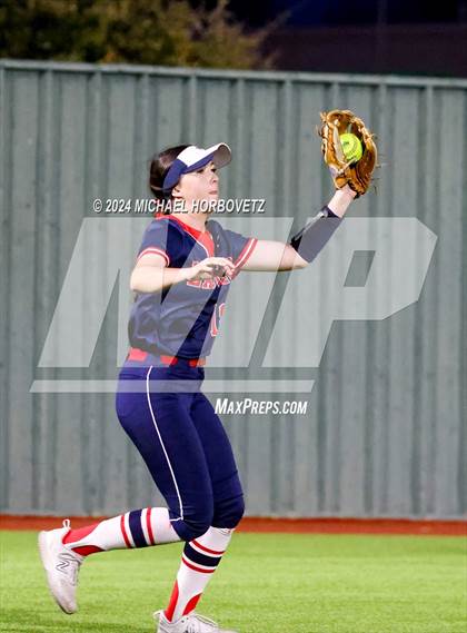 Thumbnail 3 in Marcus vs. Allen (Allen Tournament) photogallery.