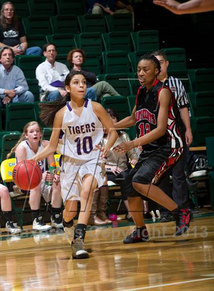 Thumbnail 1 in Denver Science & Tech Stapleton vs. Holy Family (CHSAA 3A Final Four) photogallery.