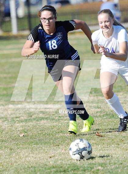Thumbnail 2 in Vasquez vs. Desert Christian photogallery.