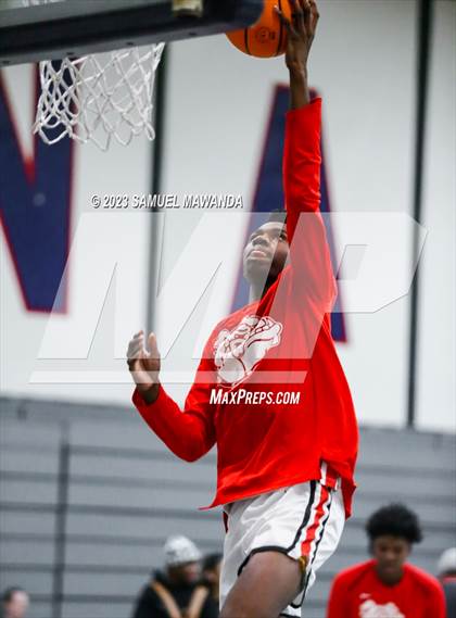 Thumbnail 3 in Pasadena vs Village Christian (21st Annual Rose City Roundball Classic Semi Final) photogallery.