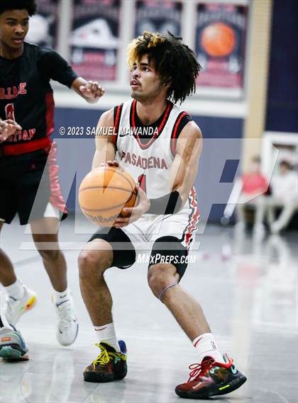 Thumbnail 2 in Pasadena vs Village Christian (21st Annual Rose City Roundball Classic Semi Final) photogallery.