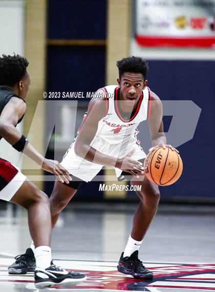 Thumbnail 3 in Pasadena vs Village Christian (21st Annual Rose City Roundball Classic Semi Final) photogallery.