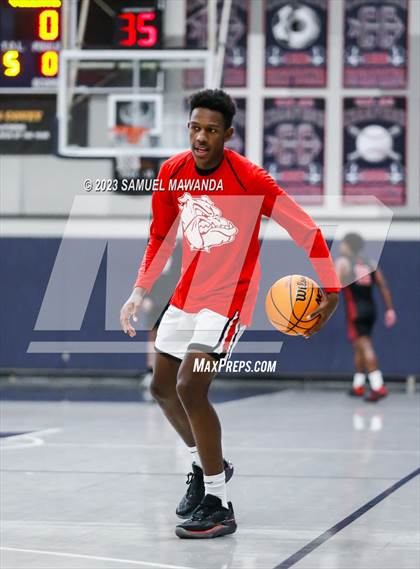 Thumbnail 2 in Pasadena vs Village Christian (21st Annual Rose City Roundball Classic Semi Final) photogallery.