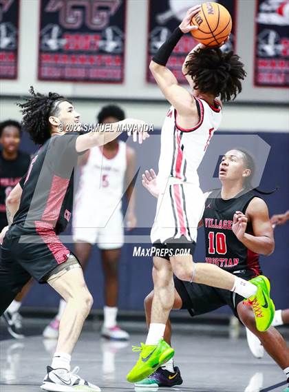 Thumbnail 1 in Pasadena vs Village Christian (21st Annual Rose City Roundball Classic Semi Final) photogallery.