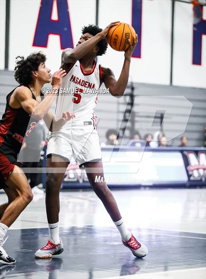 Thumbnail 3 in Pasadena vs Village Christian (21st Annual Rose City Roundball Classic Semi Final) photogallery.