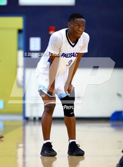 Thumbnail 3 in Palisades vs. Narbonne (CIF LAC D1 Finals) photogallery.