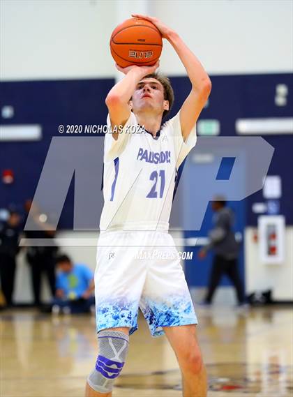 Thumbnail 1 in Palisades vs. Narbonne (CIF LAC D1 Finals) photogallery.