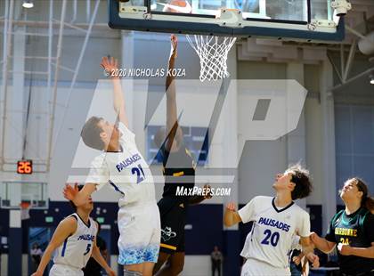 Thumbnail 2 in Palisades vs. Narbonne (CIF LAC D1 Finals) photogallery.