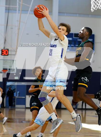 Thumbnail 1 in Palisades vs. Narbonne (CIF LAC D1 Finals) photogallery.