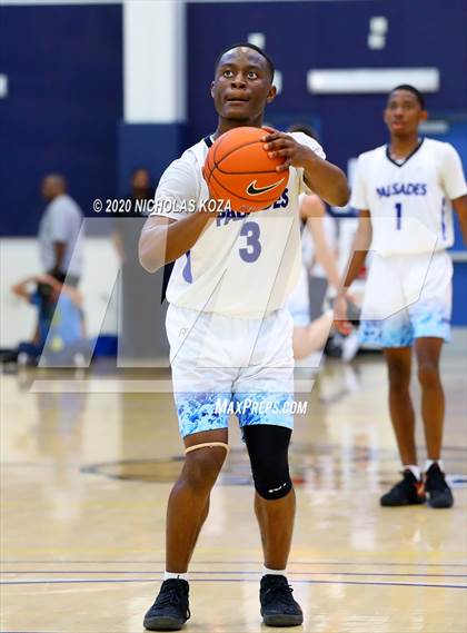 Thumbnail 1 in Palisades vs. Narbonne (CIF LAC D1 Finals) photogallery.