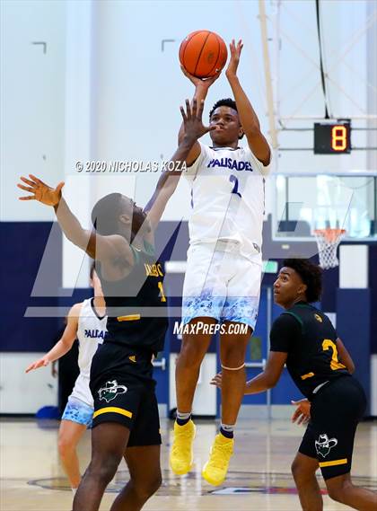 Thumbnail 2 in Palisades vs. Narbonne (CIF LAC D1 Finals) photogallery.
