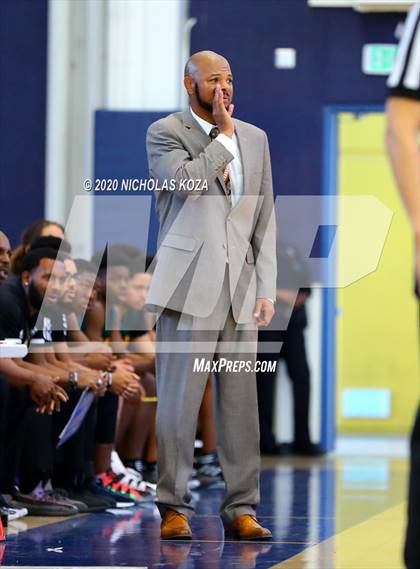 Thumbnail 2 in Palisades vs. Narbonne (CIF LAC D1 Finals) photogallery.