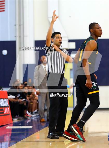 Thumbnail 2 in Palisades vs. Narbonne (CIF LAC D1 Finals) photogallery.