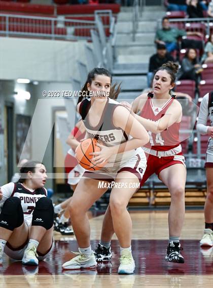 Thumbnail 2 in Dardanelle vs Gentry (AAA 4A-North Regional first round) photogallery.
