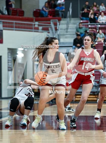 Thumbnail 3 in Dardanelle vs Gentry (AAA 4A-North Regional first round) photogallery.