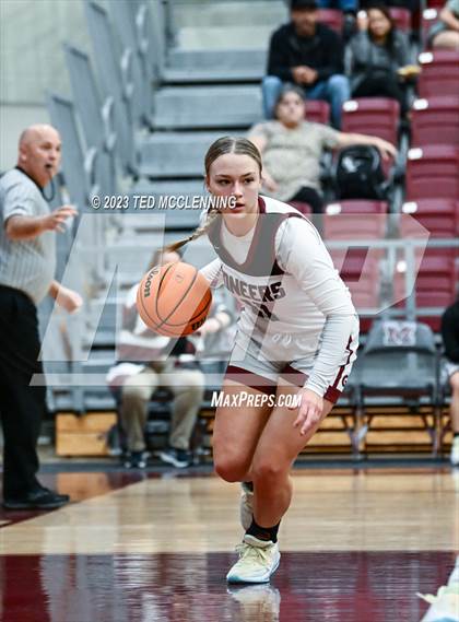 Thumbnail 2 in Dardanelle vs Gentry (AAA 4A-North Regional first round) photogallery.