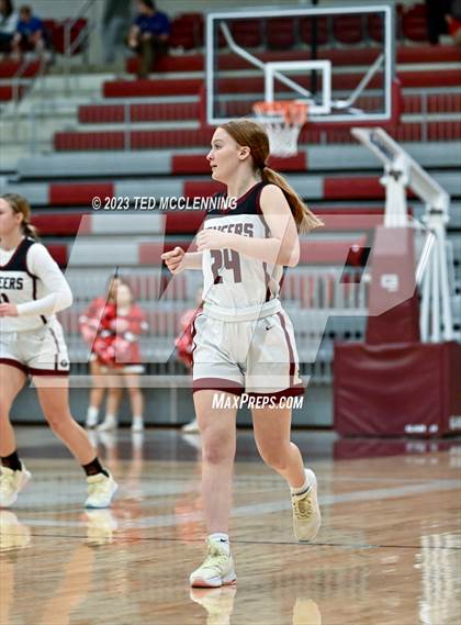 Thumbnail 3 in Dardanelle vs Gentry (AAA 4A-North Regional first round) photogallery.