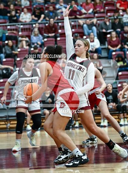 Thumbnail 2 in Dardanelle vs Gentry (AAA 4A-North Regional first round) photogallery.