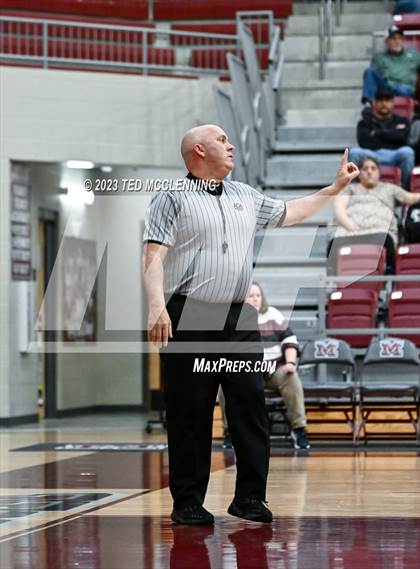Thumbnail 2 in Dardanelle vs Gentry (AAA 4A-North Regional first round) photogallery.
