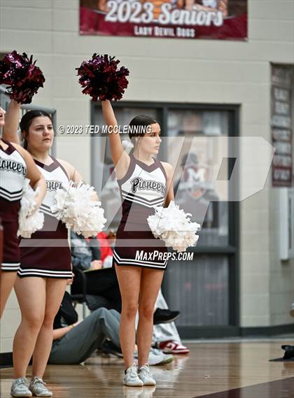 Thumbnail 1 in Dardanelle vs Gentry (AAA 4A-North Regional first round) photogallery.