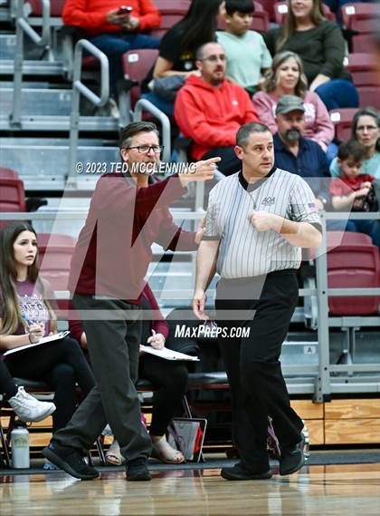 Thumbnail 3 in Dardanelle vs Gentry (AAA 4A-North Regional first round) photogallery.