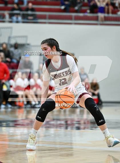 Thumbnail 2 in Dardanelle vs Gentry (AAA 4A-North Regional first round) photogallery.