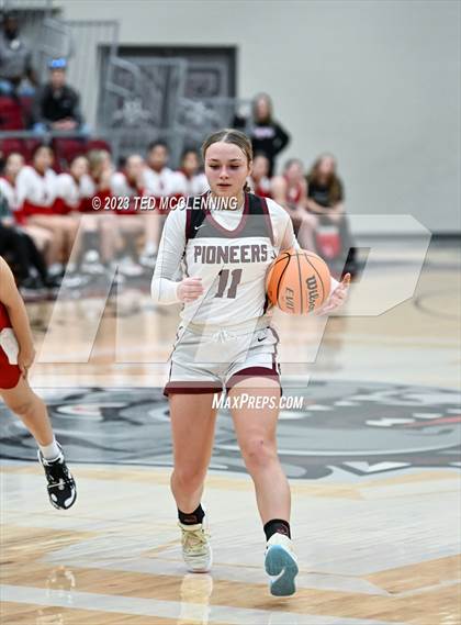 Thumbnail 2 in Dardanelle vs Gentry (AAA 4A-North Regional first round) photogallery.