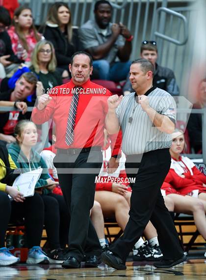 Thumbnail 2 in Dardanelle vs Gentry (AAA 4A-North Regional first round) photogallery.