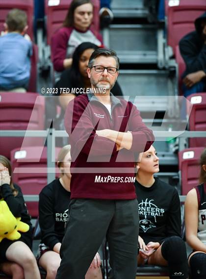 Thumbnail 2 in Dardanelle vs Gentry (AAA 4A-North Regional first round) photogallery.