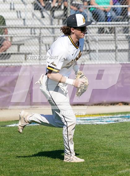 Thumbnail 2 in Brownsburg vs. Avon (IHSAA 4A Sectional 12 Semi-final) photogallery.