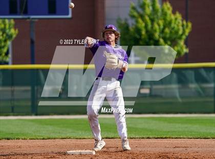 Thumbnail 3 in Brownsburg vs. Avon (IHSAA 4A Sectional 12 Semi-final) photogallery.