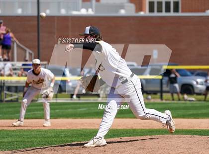 Thumbnail 1 in Brownsburg vs. Avon (IHSAA 4A Sectional 12 Semi-final) photogallery.
