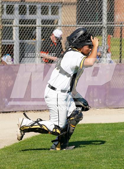 Thumbnail 1 in Brownsburg vs. Avon (IHSAA 4A Sectional 12 Semi-final) photogallery.