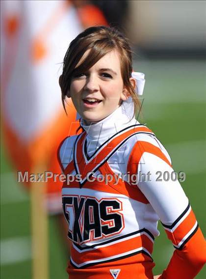 Thumbnail 2 in Texas vs. Waxahachie (Texas 4A Division I Region II Area Playoffs) photogallery.