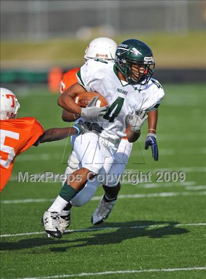 Thumbnail 2 in Texas vs. Waxahachie (Texas 4A Division I Region II Area Playoffs) photogallery.