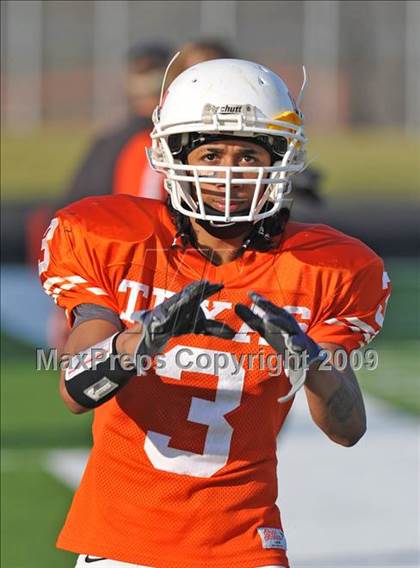 Thumbnail 2 in Texas vs. Waxahachie (Texas 4A Division I Region II Area Playoffs) photogallery.