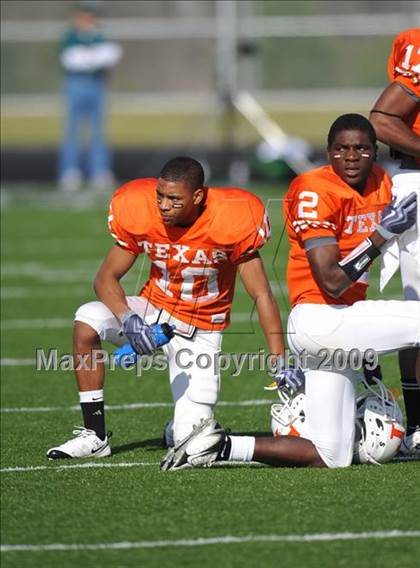 Thumbnail 2 in Texas vs. Waxahachie (Texas 4A Division I Region II Area Playoffs) photogallery.