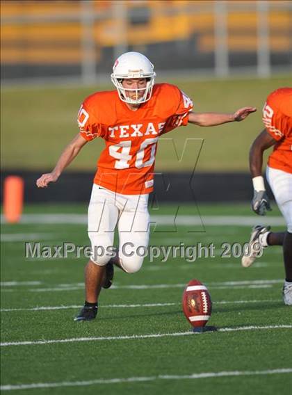 Thumbnail 2 in Texas vs. Waxahachie (Texas 4A Division I Region II Area Playoffs) photogallery.