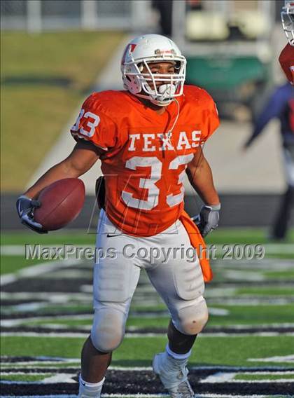 Thumbnail 2 in Texas vs. Waxahachie (Texas 4A Division I Region II Area Playoffs) photogallery.