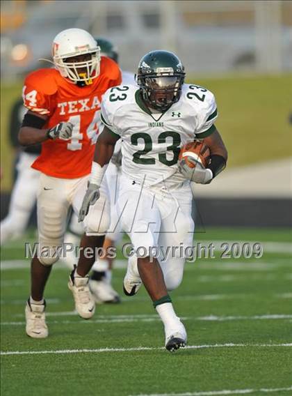 Thumbnail 3 in Texas vs. Waxahachie (Texas 4A Division I Region II Area Playoffs) photogallery.