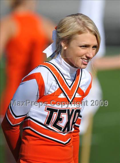 Thumbnail 1 in Texas vs. Waxahachie (Texas 4A Division I Region II Area Playoffs) photogallery.