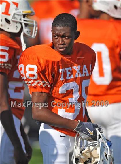 Thumbnail 2 in Texas vs. Waxahachie (Texas 4A Division I Region II Area Playoffs) photogallery.