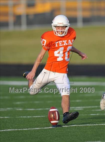 Thumbnail 3 in Texas vs. Waxahachie (Texas 4A Division I Region II Area Playoffs) photogallery.