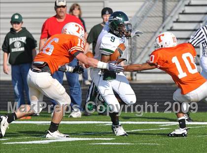 Thumbnail 2 in Texas vs. Waxahachie (Texas 4A Division I Region II Area Playoffs) photogallery.