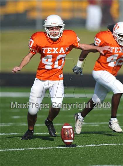 Thumbnail 2 in Texas vs. Waxahachie (Texas 4A Division I Region II Area Playoffs) photogallery.