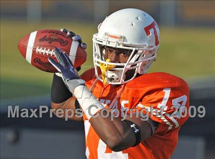 Thumbnail 3 in Texas vs. Waxahachie (Texas 4A Division I Region II Area Playoffs) photogallery.