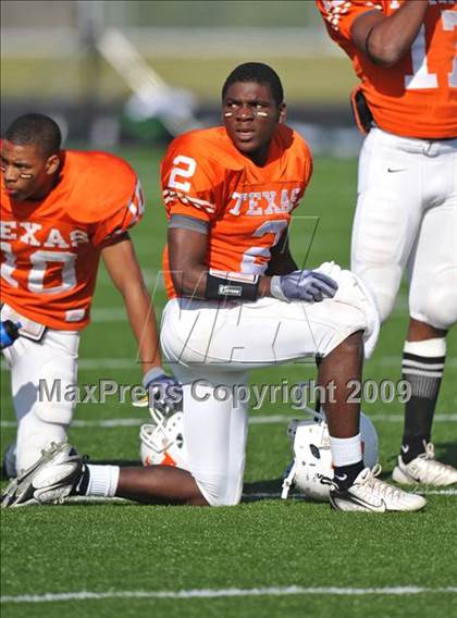 Thumbnail 1 in Texas vs. Waxahachie (Texas 4A Division I Region II Area Playoffs) photogallery.