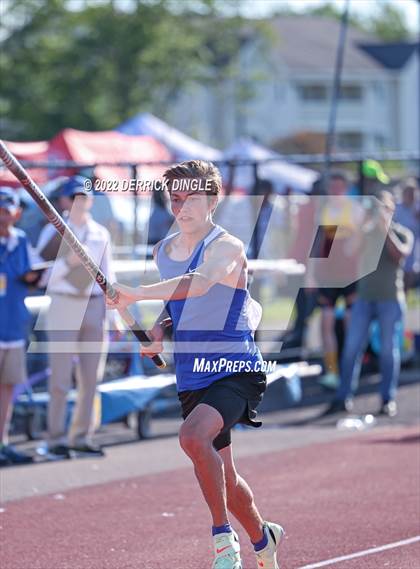 Thumbnail 3 in NYSPHAA Outdoor Track & Field Championship (Pole Vault) photogallery.