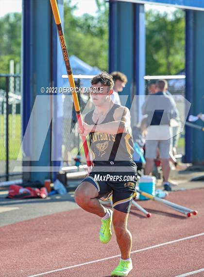 Thumbnail 2 in NYSPHAA Outdoor Track & Field Championship (Pole Vault) photogallery.